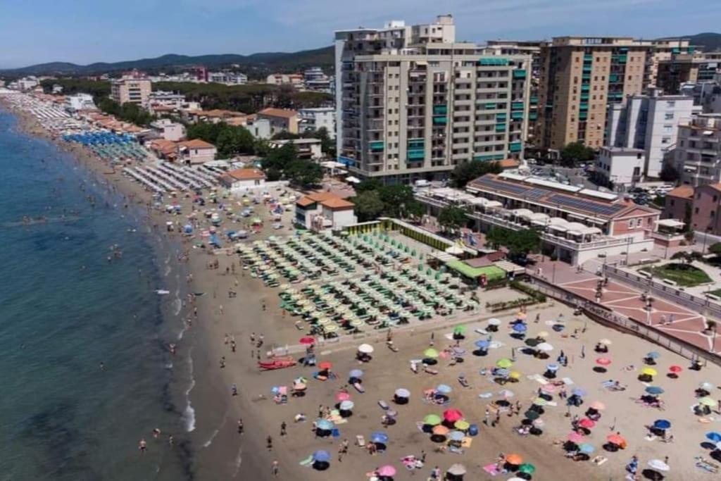 Follonica/toscana:vista Mare In Pieno Centro/6pers * Follonica
